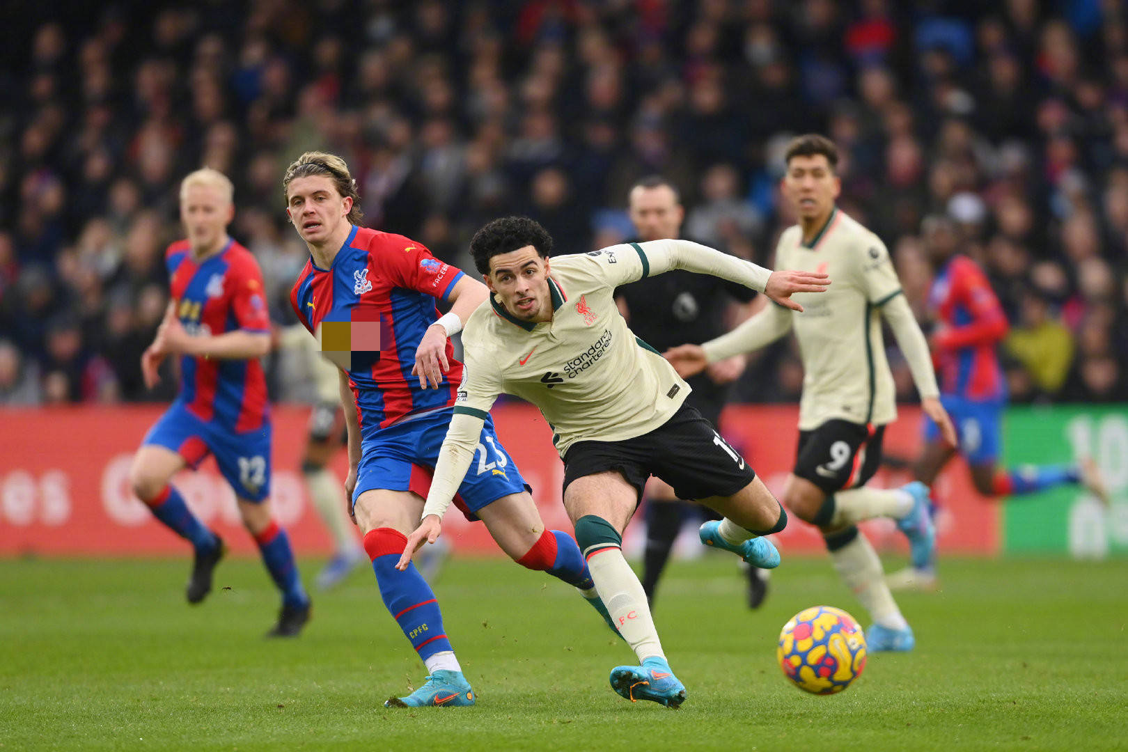 中场的对比 中场的对比